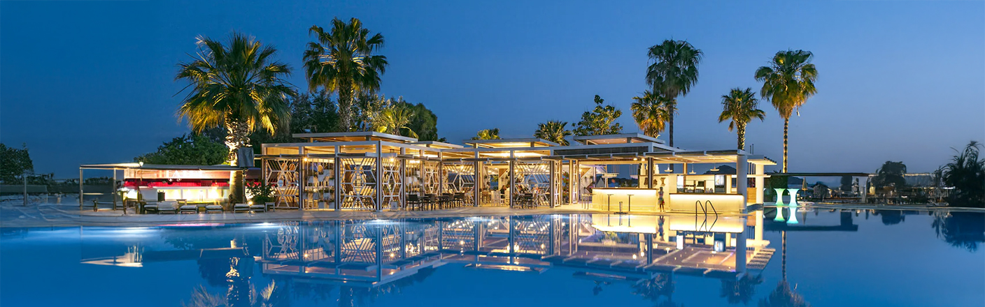 Club Tuana Fethiye – Exklusive Poolbar bei Nacht