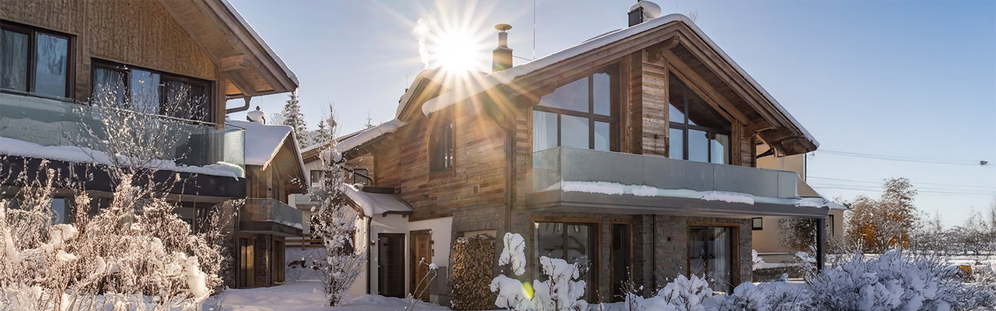 Chalets im Winter – VAYA Fieberbrunn