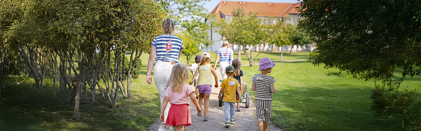 Kinderprogramm im Grünen ➤ Robinson Club Fleesensee