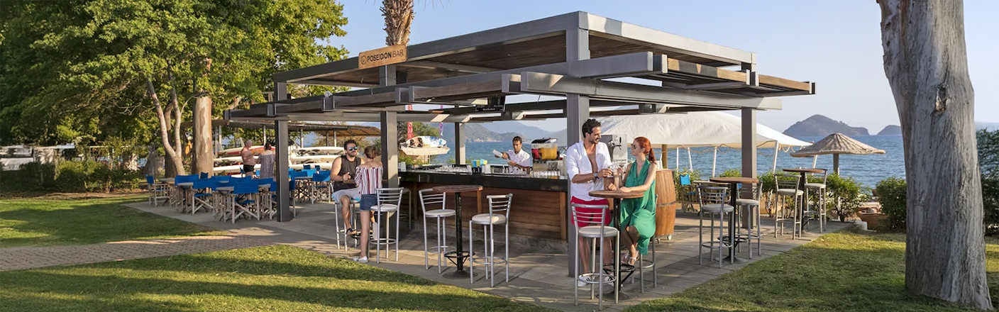 Strandbar im Club Tuana Fethiye – Cocktails & Meer